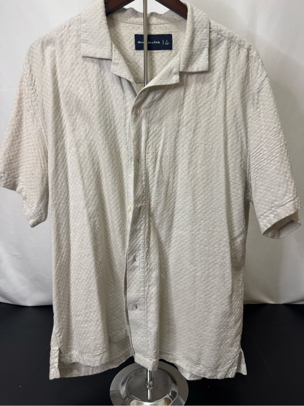 Abercrombie & Fitch Men’s Cream Textured Short-Sleeve Button-Up Shirt large